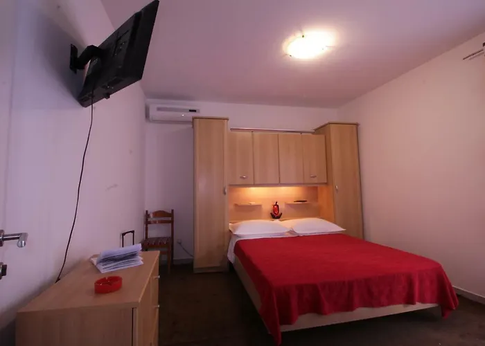 Meira Br4 Gostinjska kuća 3*